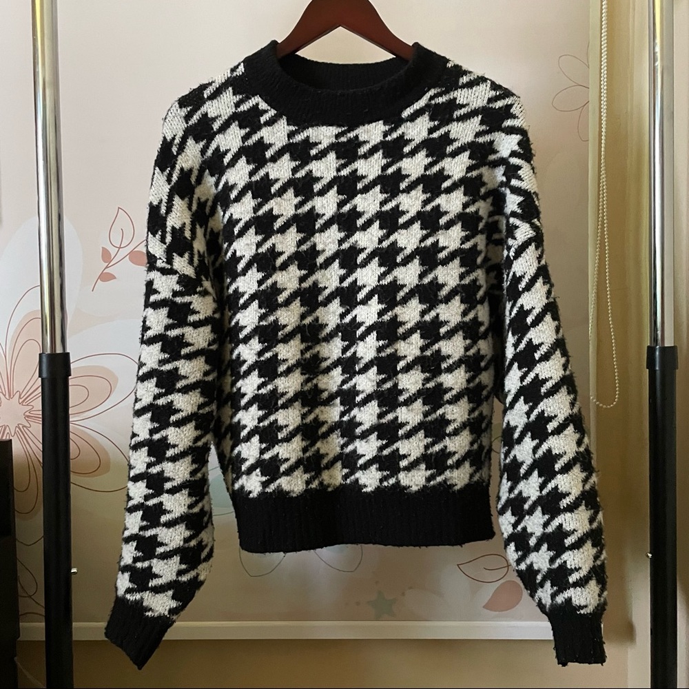 H&M Black and White Sweater